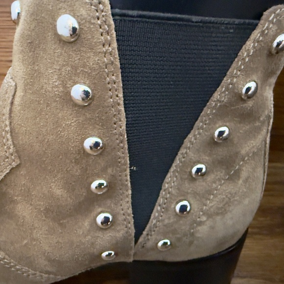 Marc Fisher Studded Chelsea Boot Taupe Suede 8.5 NWOT - Picture 5 of 10